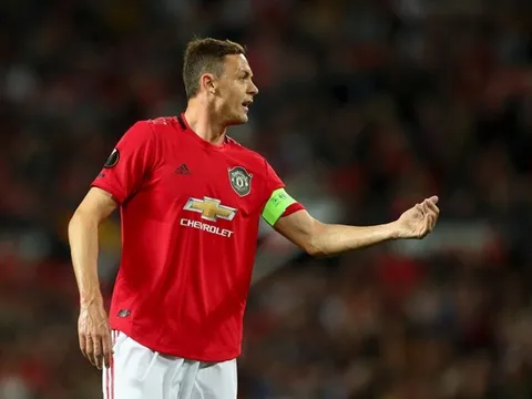 Gary Neville chỉ ra lý do Man Utd phải cay đắng rời cuộc chơi