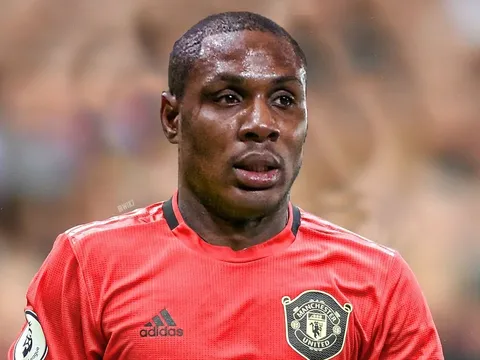 CHÍNH THỨC: Man Utd gây sốc, đón tân binh cuối cùng từ "ổ dịch Corona"