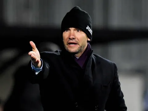 May mắn phút bù giờ, Sheva cùng học trò lên đỉnh BXH