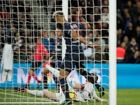 Mbappe trố mắt trước pha bỏ lỡ có một không hai của đồng đội