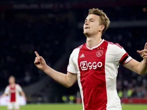 Mẹ và bạn gái làm 1 điều, vô tình tiết lộ bến đỗ của De Ligt