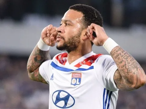 So sánh Memphis Depay và hàng công Liverpool qua những con số