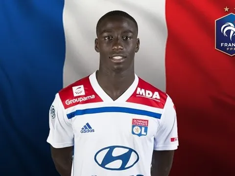 'Cậu ta là một gã rê bóng cực tốt, tạt bóng giỏi và chạy siêu nhanh'