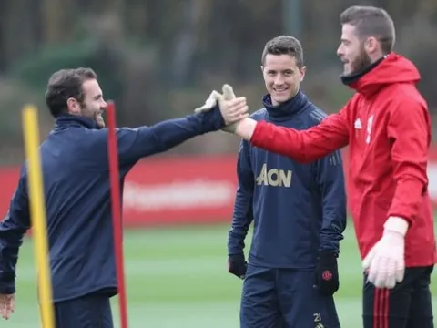 Messi "gật đầu", thượng tầng Barca đón trụ cột Man Utd về Camp Nou