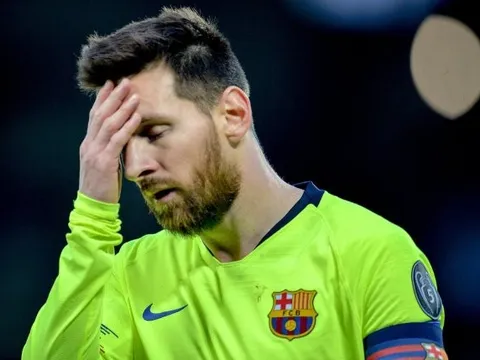 Messi khóc nức nở trong phòng thay đồ Anfield