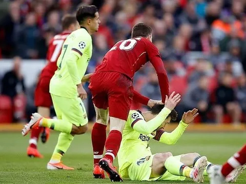 Messi nhận hành vi không tôn trọng từ hậu vệ Liverpool