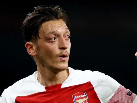 XONG! Ozil lên tiếng chốt tương lai, làm rõ mâu thuẫn với Emery