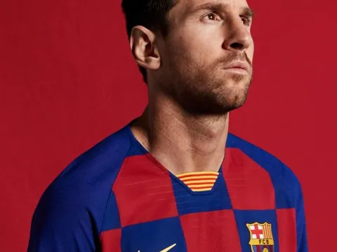 Barcelona chính thức ra mắt áo đấu ca-rô chưa từng có trong lịch sử