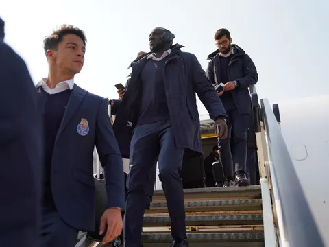 Mohamed Salah cẩn thận, 'bạn thân' Ramos đã có mặt tại Anfield