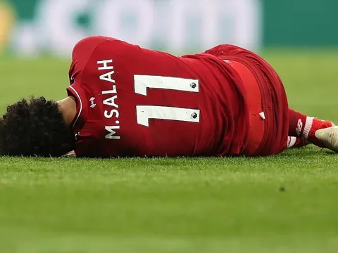 Mohamed Salah đổ gục, ác mộng chung kết Champions League tái hiện