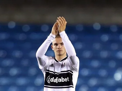 Mới 16 tuổi, cậu nhóc này đã trở thành cầu thủ trẻ nhất thi đấu ở NHA