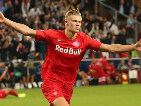 "Mọi người cứ nói về Man Utd nhưng sự thật là cậu ta được 12 đội quan tâm"