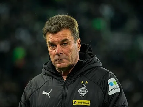 Monchengladbach xác nhận một điều khiến HLV trưởng Hecking đau lòng
