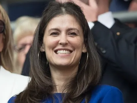 "Một, là chấp nhận mọi điều khoản trong hợp đồng còn hai, cậu phải rời khỏi đây"