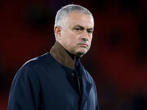 Mourinho được xướng tên trong thất bại của M.U trước Wolves