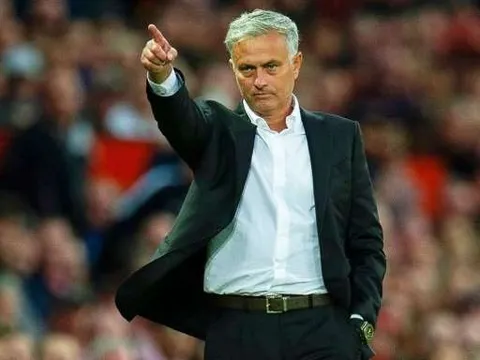 Điên rồ! Dẹp sĩ diện, Mourinho tiết lộ bến đỗ quá sốc