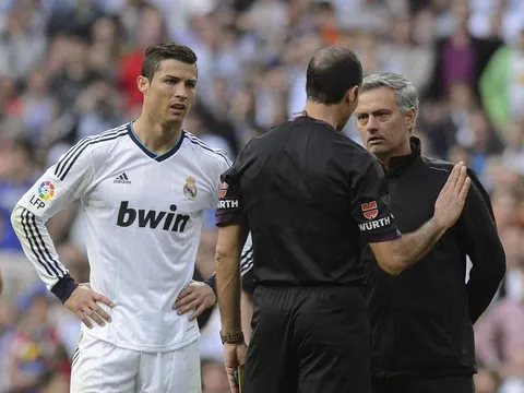 SỐC! Ronaldo bị chửi mắng thậm tệ dù ghi hattrick