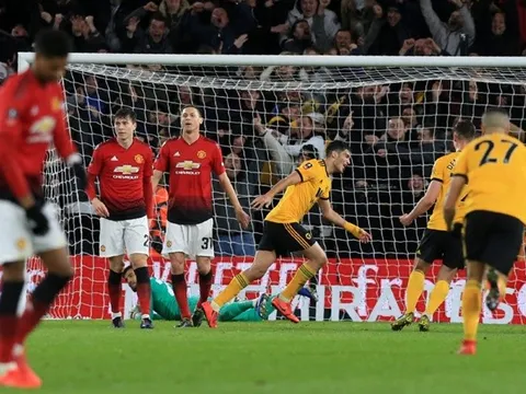 MU thua mất mặt, CĐV ví họ còn tệ hơn cả... Huddersfield