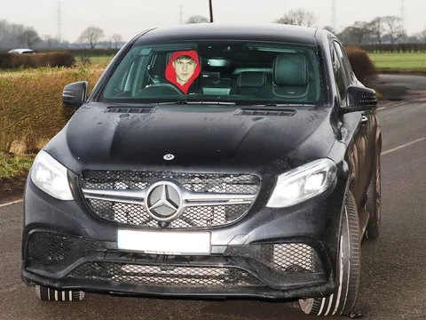 M.U toang mạnh! Cầu thủ bỏ tập sau 15 phút, Solskjaer bất lực