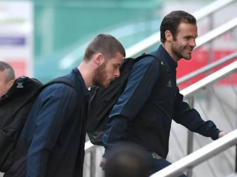 M.U tới nơi đóng quân, De Gea lo lắng thấy rõ khi sắp đối đầu Messi