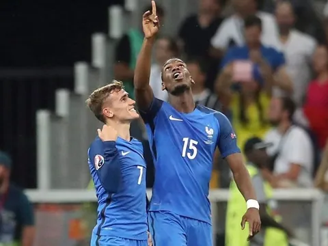 Mua đi chờ chi? 1 Griezmann sẽ giúp Man Utd giải quyết 2 bài toán lớn