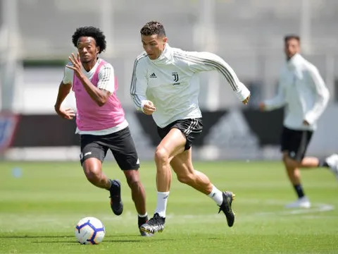 Mùa giải của Juventus "kết thúc sớm", Ronaldo làm gì?