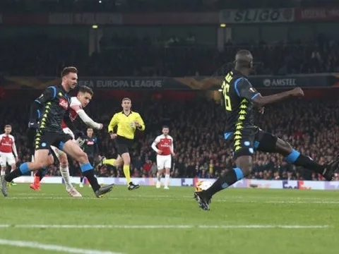 Mục tiêu 100 triệu của MU "giúp" Arsenal gần hơn với Champions League