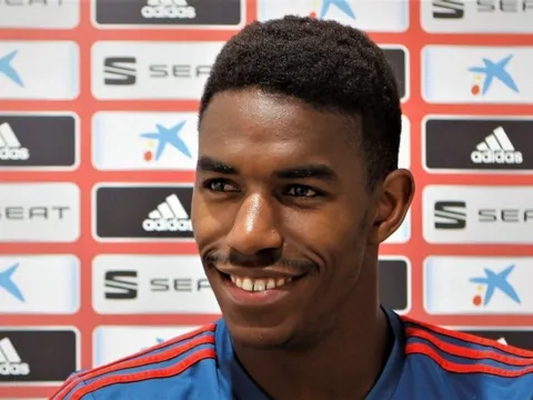 Mục tiêu 30 triệu của M.U thẳng thừng từ chối Real, Barca