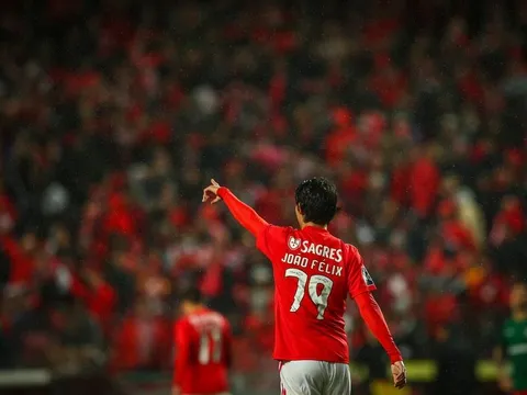 Mục tiêu trăm triệu của Man Utd được khen giống Kaka