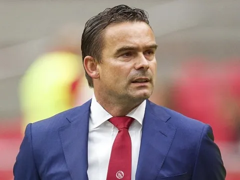Muốn bổ nhiệm Overmars, Arsenal phải chờ đến mùa hè