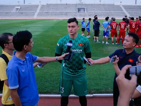 Đặng Văn Lâm sẵn sàng làm "quân sư" cho HLV Park Hang-seo