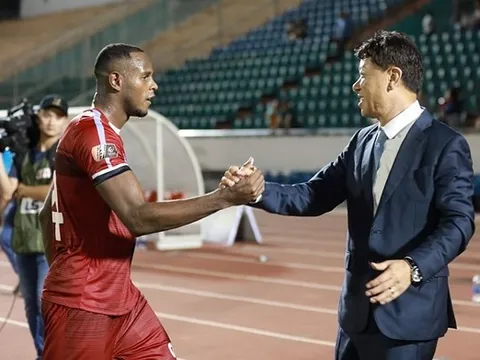 Nảy lửa cuộc chiến 2 đầu bảng xếp hạng V-League