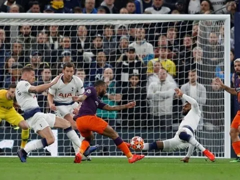 'Nếu để chúng sát người, cậu ấy sẽ bị gãy cổ'