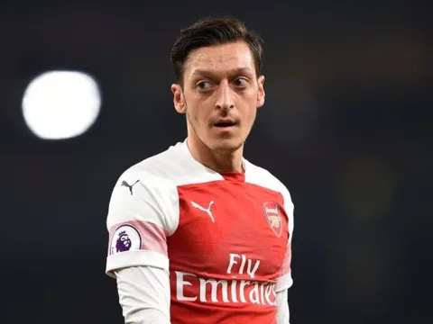 "Nếu mang cậu ấy về và đẩy đi Ozil, Arsenal có 1 thắng lợi lớn"