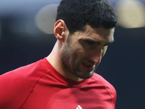 Nếu Mourinho ở lại, Fellaini có ra đi?