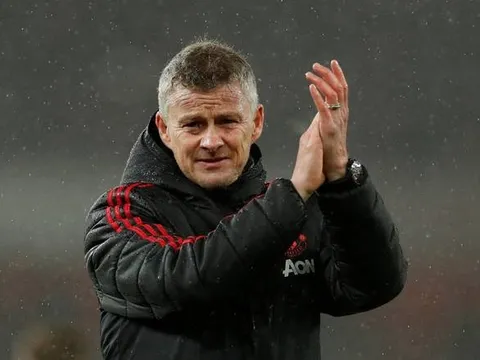 Neville: "Cách làm của Solskjaer có chút vấn đề"