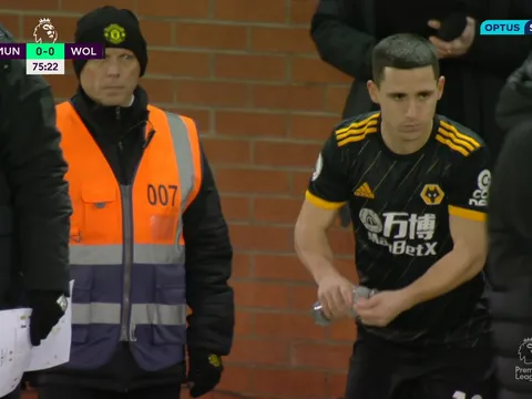 Neville: "Cậu ấy làm tôi nhớ đến Eden Hazard"