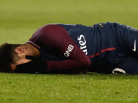 Neymar dành 2 ngày ở nhà để khóc vì chấn thương