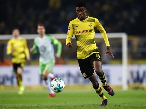 Ngã ngũ! Hàng công chật chội, Dortmund đẩy đi "Ibra đệ nhị"