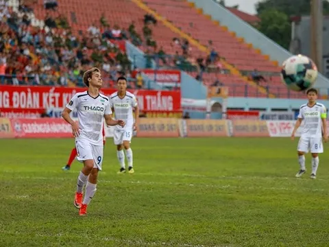 "Ngây thơ" trên chấm 11m, đến bao giờ các cầu thủ HAGL mới trưởng thành?