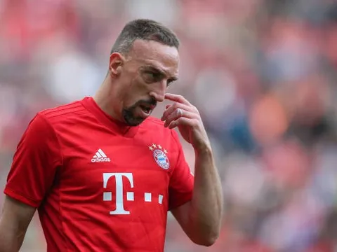 Nghĩa cử cao đẹp, Bayern đi gần 400km để giúp 'kỳ phùng địch thủ'