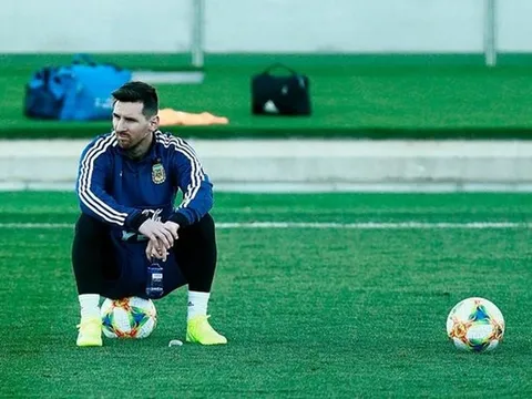 Người từng giúp Argentina vô địch World Cup lo sợ sự trở lại của Messi