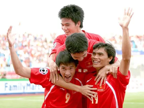 Nhà vô địch AFF Cup 2008 cùng Park Ji-sung, Nakamura "tiếp chiêu" các ngôi sao Tây Ban Nha