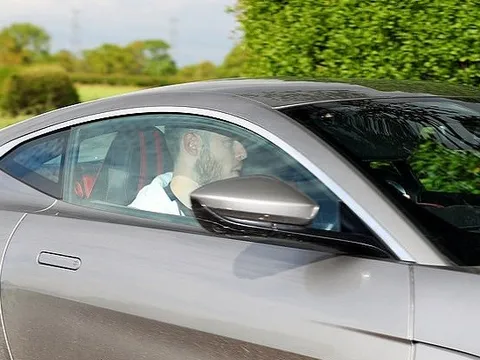 Nhận nhiều chỉ trích De Gea vẫn bình thản đến sân tập Carrington