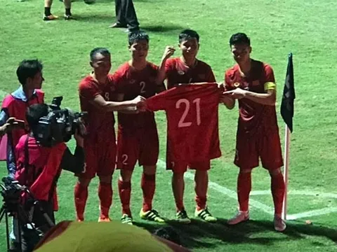 Nhìn lại 2 khoảnh khắc thể hiện sự đoàn kết của đội tuyển Việt Nam