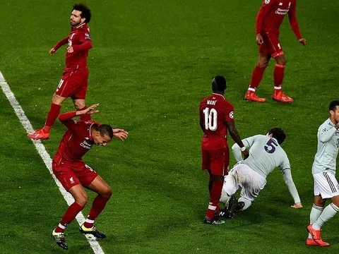 Nhìn phản ứng "người khổng lồ" để thấy sự thất vọng của Liverpool