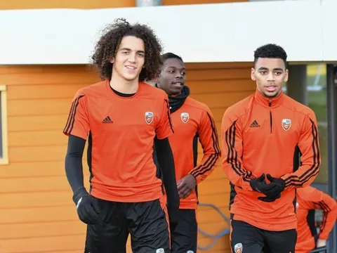 Nhờ "truyền nhân Fabregas", Arsenal sắp chiêu mộ được "tiểu Henry"?