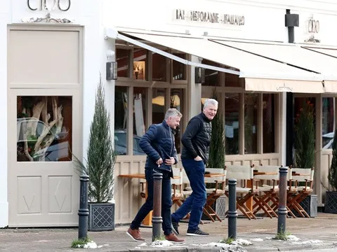 Ole Gunnar Solskjær "gặp riêng" Ed Woodward trong 3 tiếng