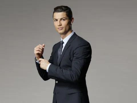 Nổi máu đầu tư, Ronaldo mở thêm trung tâm cấy tóc