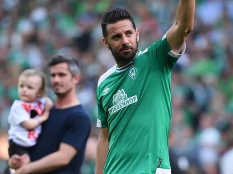 NÓNG: Bremen tiếp tục gia hạn hợp đồng với huyền thoại sống 40 tuổi